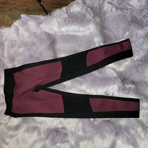 Utopia by Hue. Very hot leggings! Maroon on front with lace insets. EUC.